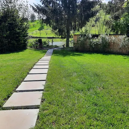 Bungalov Na Brehu Labe S Vlastnim Molem Pardubice Exterior photo